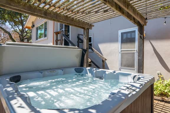 Family Fun w/Spa by Standout Stays